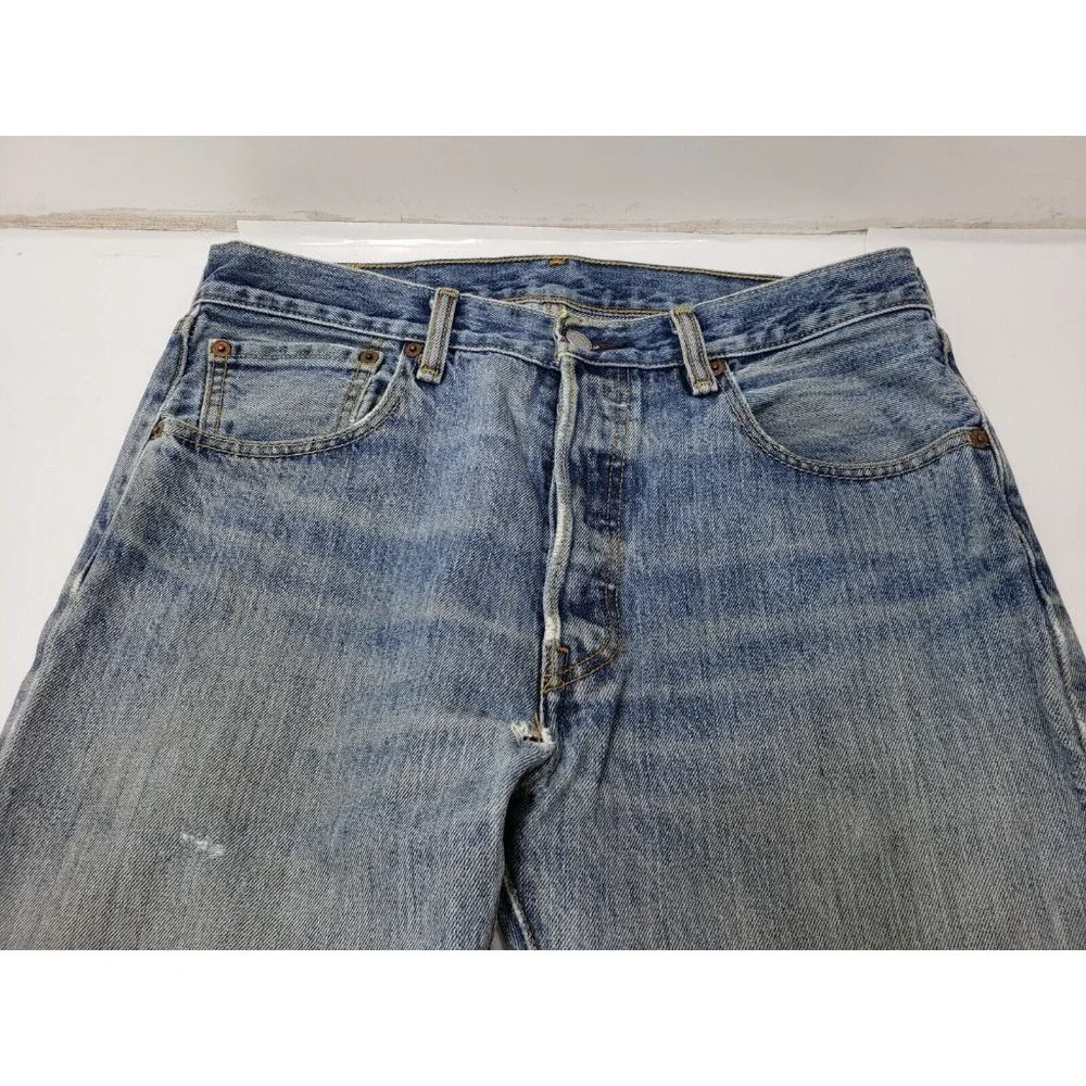 Levis 501 Mens Jeans Straight Leg Button Fly Light Wash Distressed Size 33x32 - Picture 2 of 10